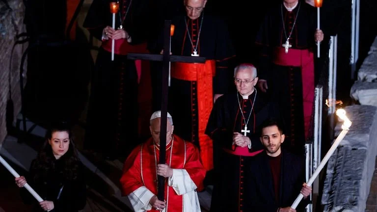 Il Papa e la Via Crucis al Colosseo