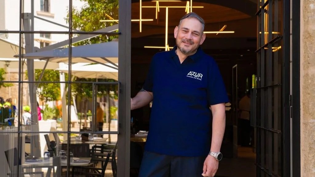 A Monopoli apre Azur - Cucina d’a mare, il progetto ristorativo curato per Il Faro da Davide Fresiello. 