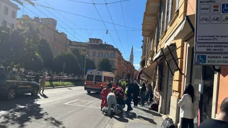Auto sulla folla a Modena, morta dopo due mesi una donna ferita