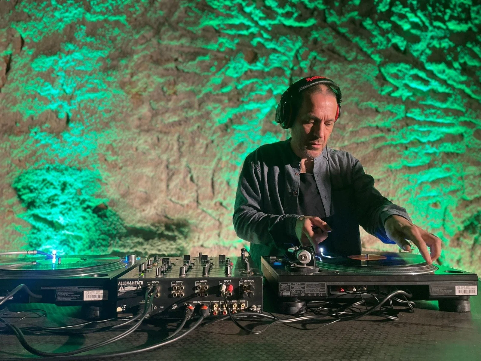 MERCOLEDÌ 29 LUGLIO SULLE TERRAZZE DEL CASTELLO DI CORIGLIANO D'OTRANTO NUOVO APPUNTAMENTO DI NUVOLE SONORE CON FLOP MAGAZINE E MAX NOCCO