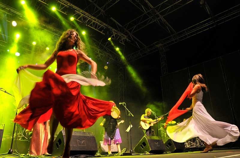 Casalabate, il 2 agosto arriva l’Orchestra Popolare La Notte della Taranta: il concerto clou del Mediterraneo Summer Fest
