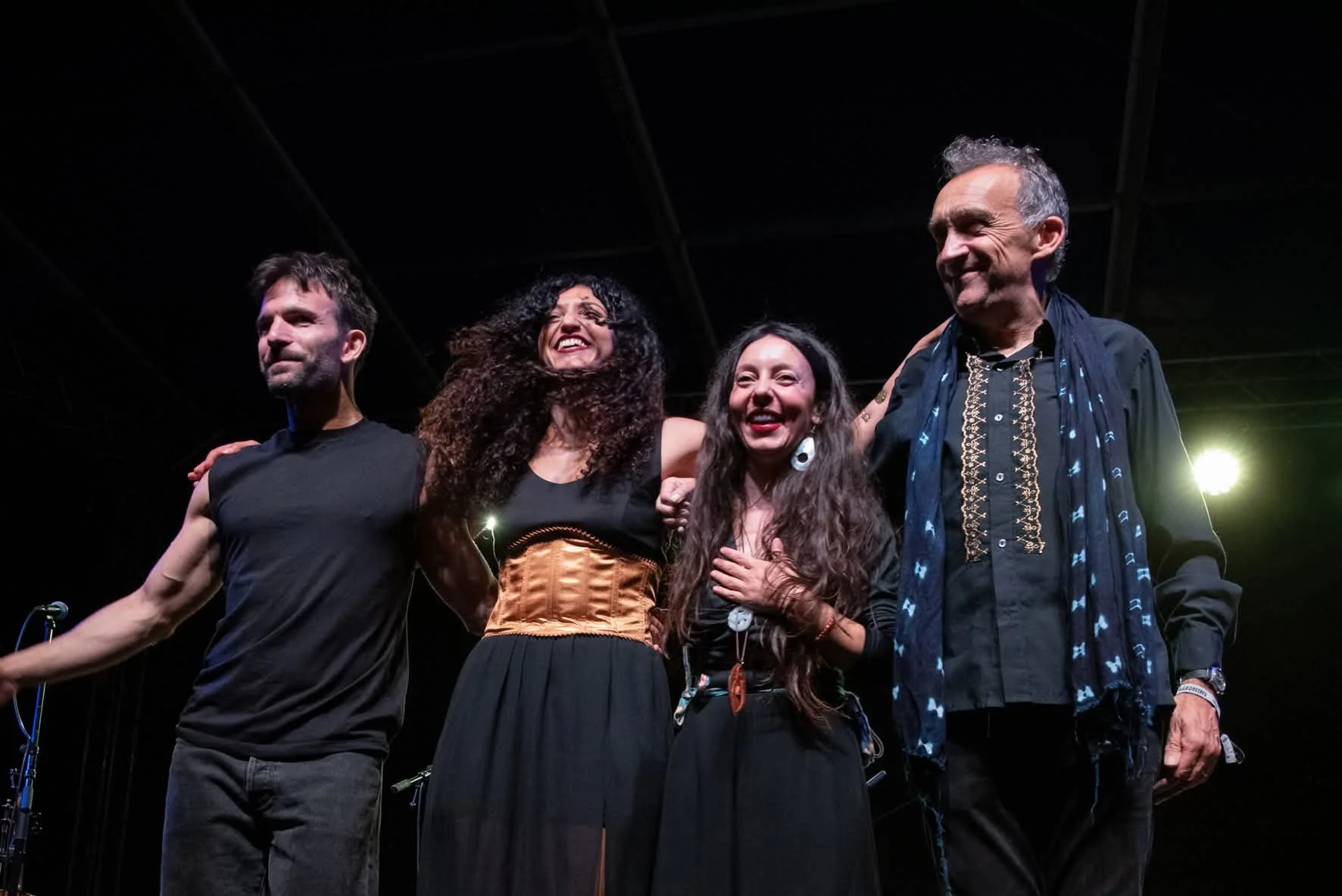 La prima italiana di Almare con Justin Adams, Yousra Mansour, Mauro Durante e Alessia Tondo alla Festa della Fica