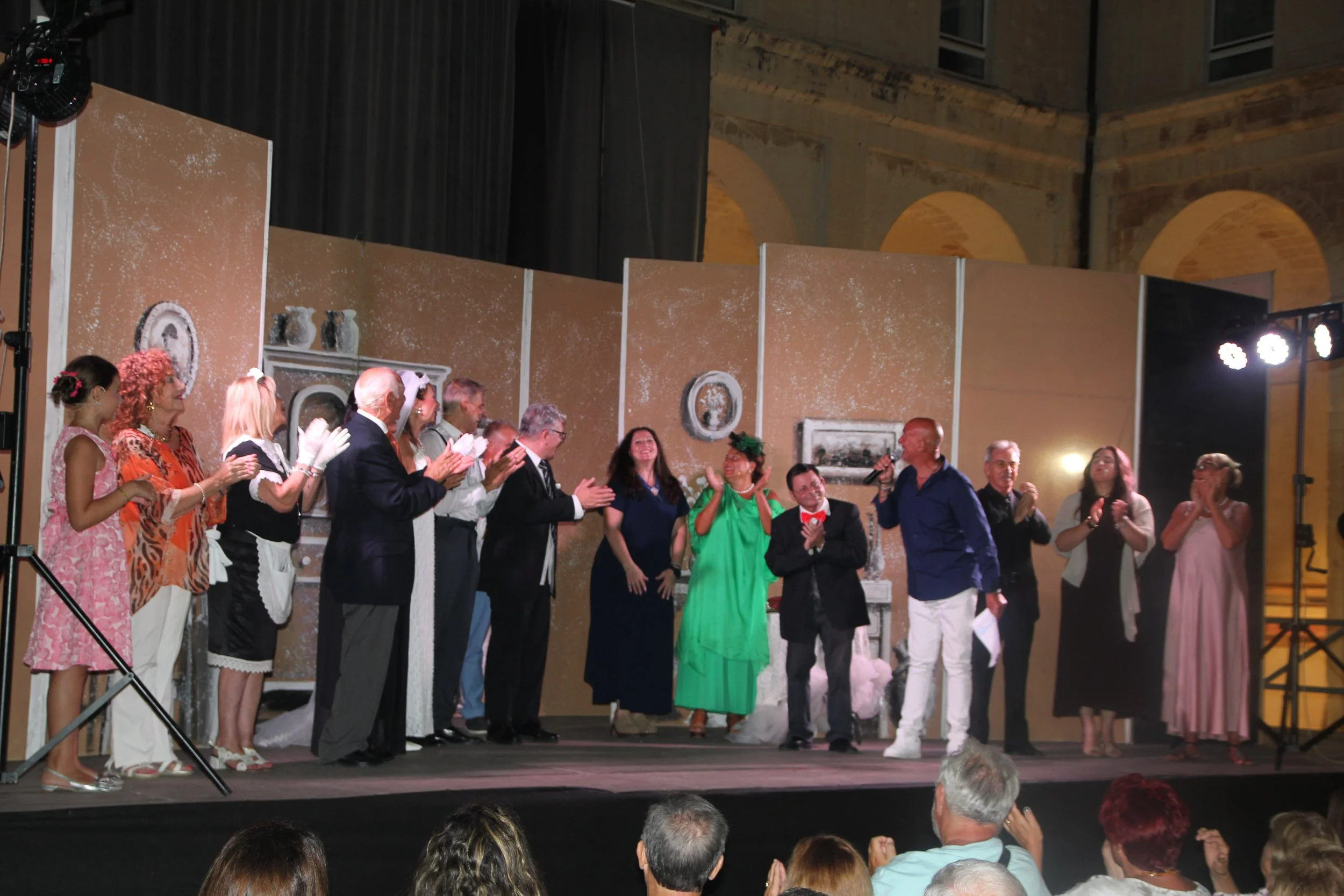 “Scaramanzia... cce brutta Malatìa”: grande successo a Lecce per la Rote Pàcce