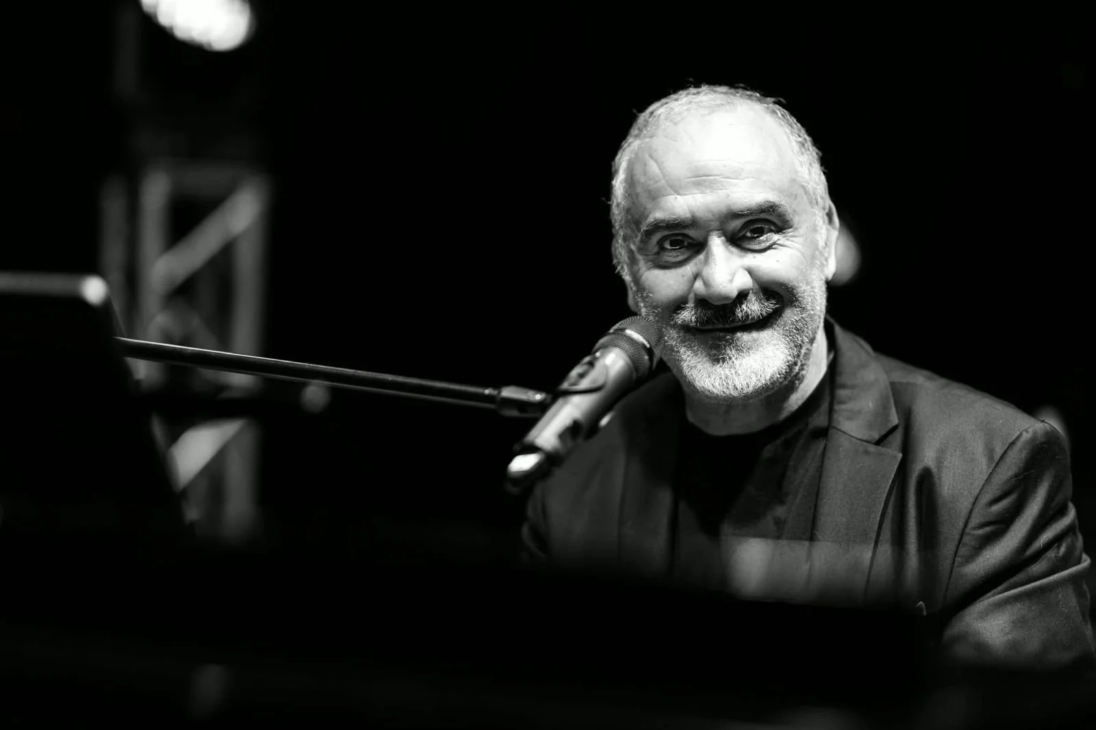 FRANCESCO DE SIENA, il vincitore di The Voice Senior, presenta il suo primo inedito, il singolo “VIVO” in uscita oggi a mezzanotte su etichetta Warner Music