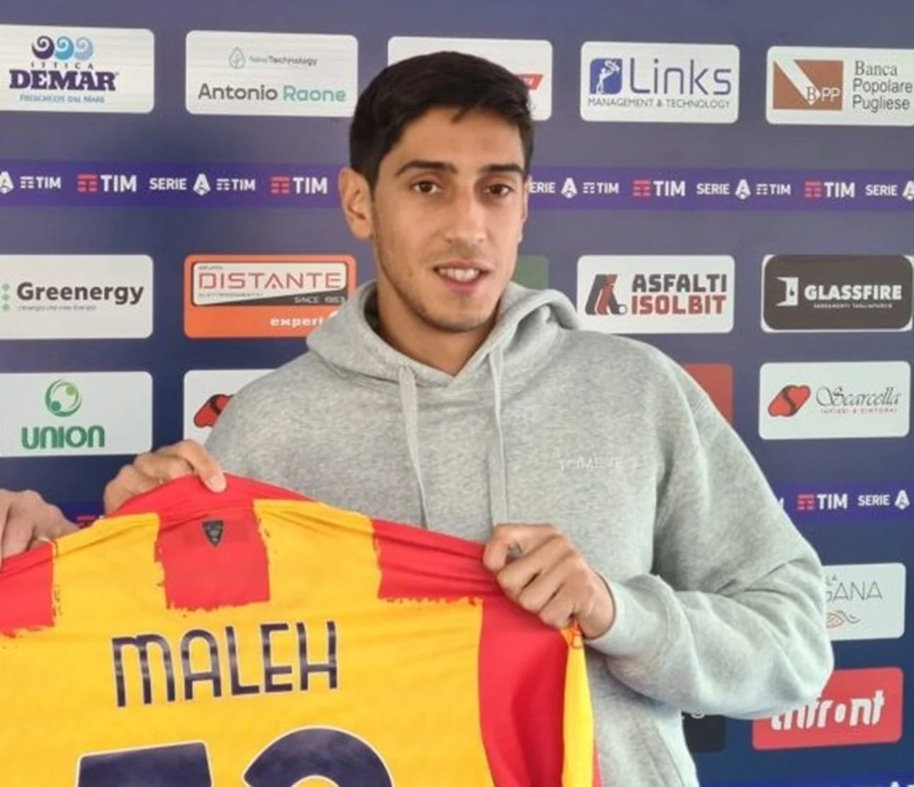 LO SPORT CHE AIUTA: LA MAGLIA DELL'U.S. LECCE PER IL SOCIALE