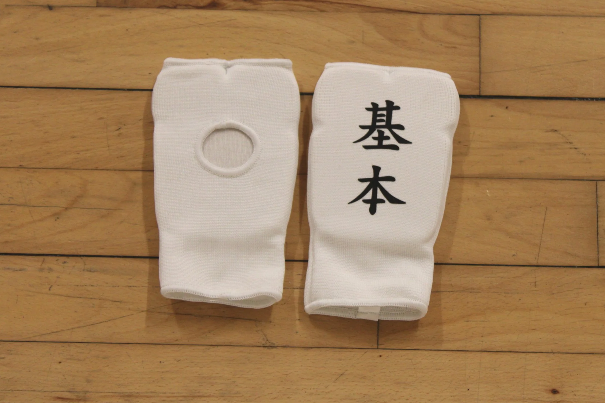 kyokushin karate clicker mitts or gloves in the dojo