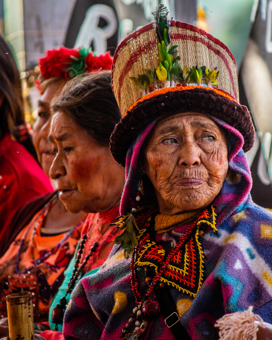 AVA KUÑA, ATY KUÑA: MULHER INDÍGENA, MULHER POLÍTICA
Julia Zulian, Guilherme Sai, Yvoty Rendyju | 2021 | Documentário | 25´ | Cor | Brasil | Português, Guarani

PREMIAÇÃO
2025. SmallRig Awards Silver, SmallRig Awards – Shenzhen, China.
2024. Melhor f