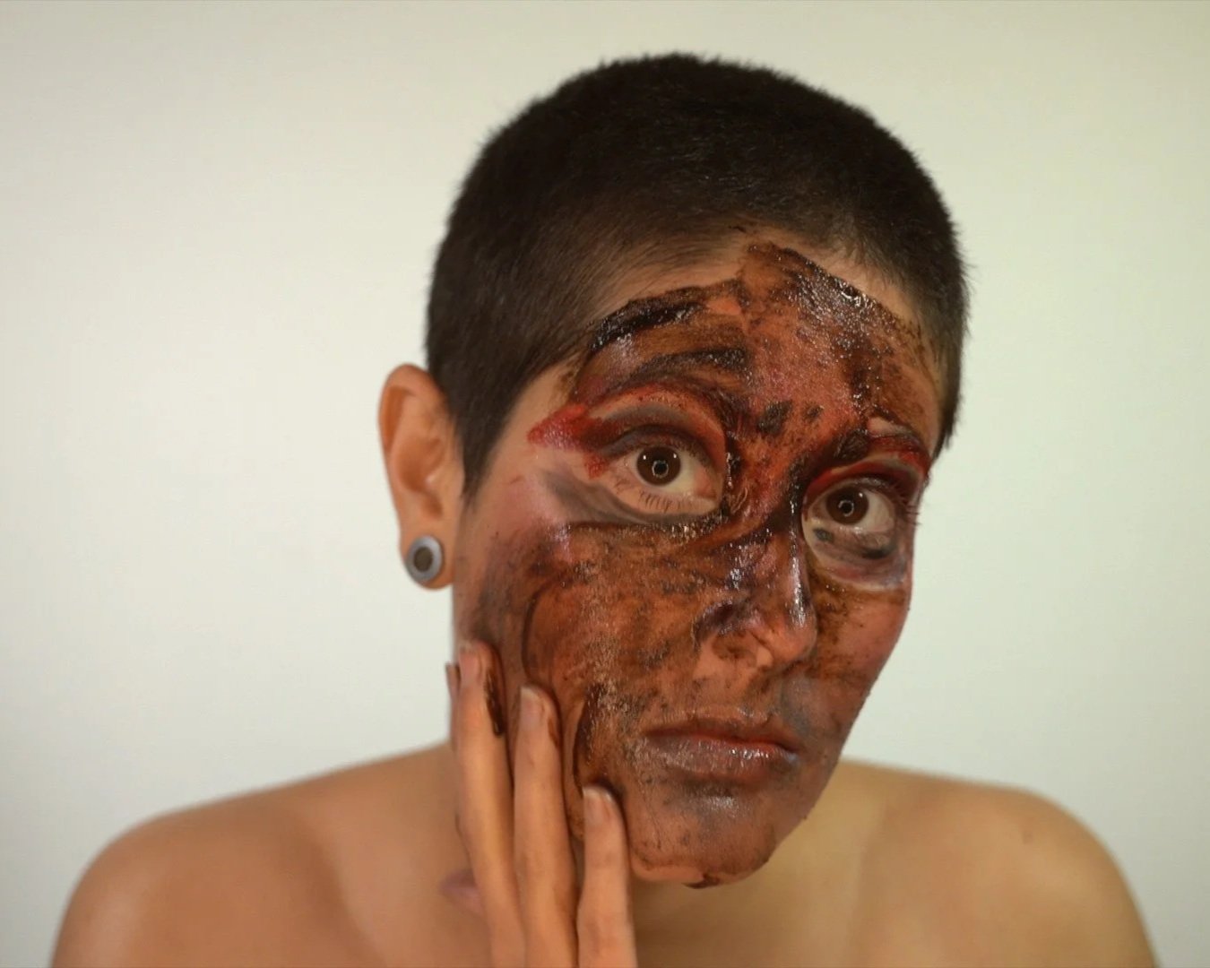 BEAUTY SECRETS
Julia Zulian | 2021 | Videoarte, experimental | 3´ | Cor | Brasil | Português

PREMIAÇÃO
2021. Prêmio Funarte RespirArte Fundação Nacional das Artes – Rio de Janeiro, Brasil. 

MENÇÃO HONROSA
2024. Menção honrosa, WideScreen Film & Mus