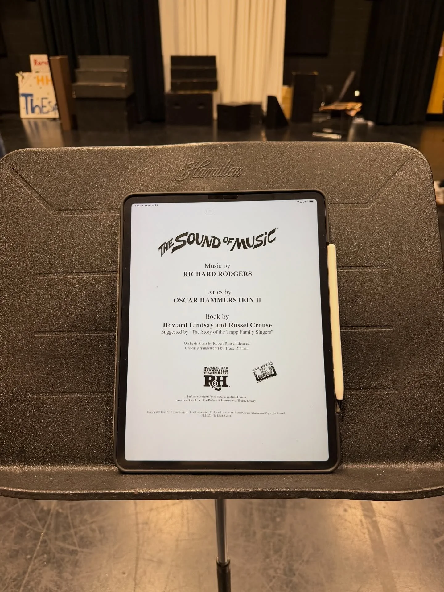 Another music stand picture can only me one thing? A NEW MUSICAL starts today! 

#music #musicstand #musical #dayone #newcast #newshow #broadway #theater #dance #choreography #soundofmusic #libretto #coverphoto