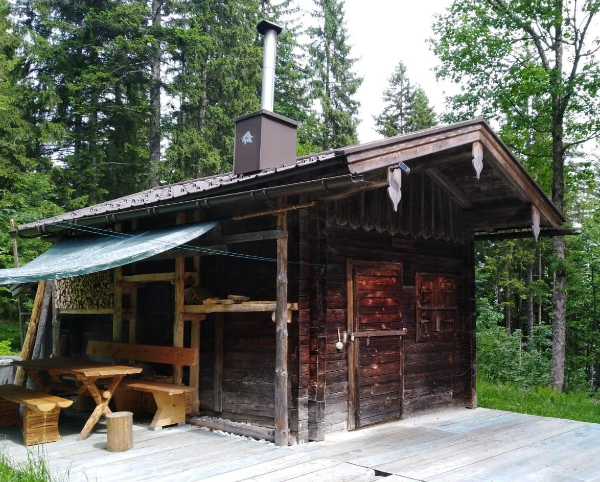 Kamineinfassung und Dacheindeckung in Prefa