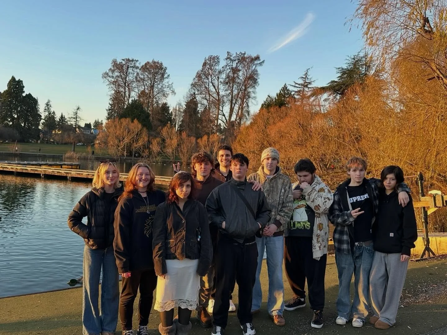 There&rsquo;s something powerful about sunlight, presence, and being together ☀️💛 Our Bridges youth enjoying a crisp winter day walking Green Lake&mdash;building connection and community one step at a time ❄️🚶&zwj;♀️🌿

#BridgesPNWAPG #GroundedInCo