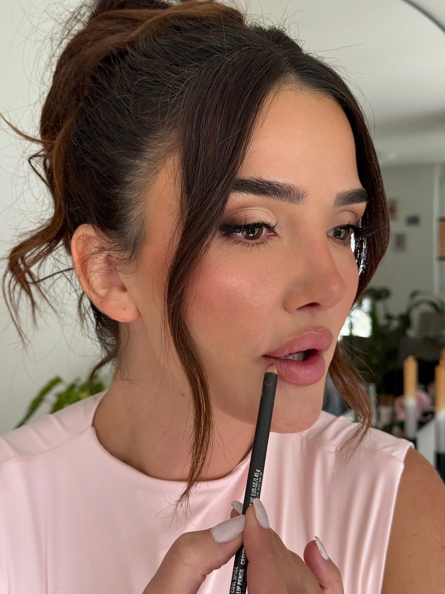 ✨ Makeup I created for the gorgeous @filloha 
I captured this sweet moment as she touched up her lip liner just before heading to her sister&rsquo;s wedding. 💄💍
Also lip liner is cool spice from @maccosmeticsswitzerland 
My favorite in the moment a