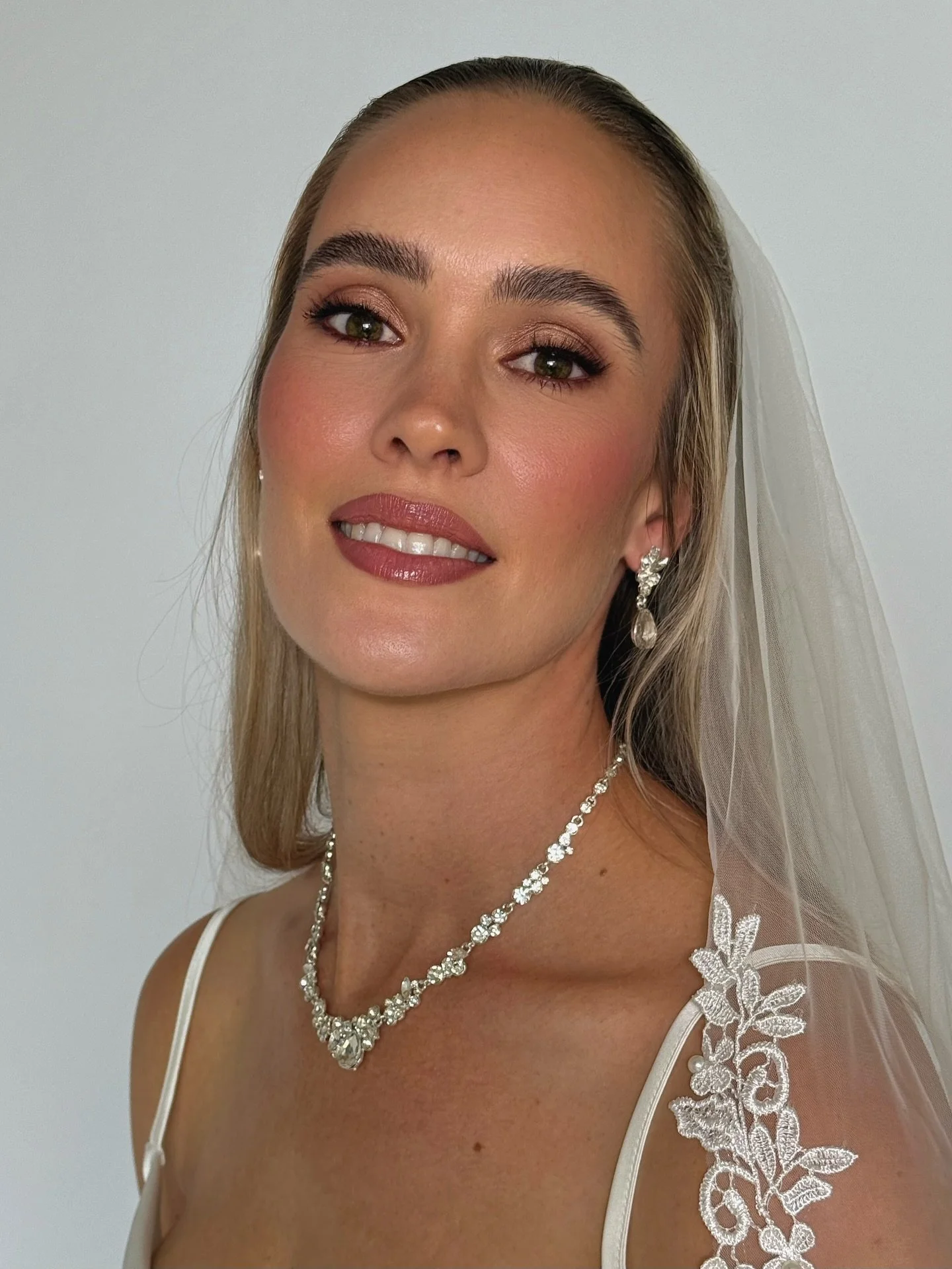 Elegant bridal beauty  @chelcdengler with a natural glow.💍 Make sure to book your date on time &mdash; each bride needs the attention and time she truly deserves!
.
.
.
.
.
.
#makeupgordana #bridalmakeup #baselmakeupartist #weddingmakeup #bridalmake