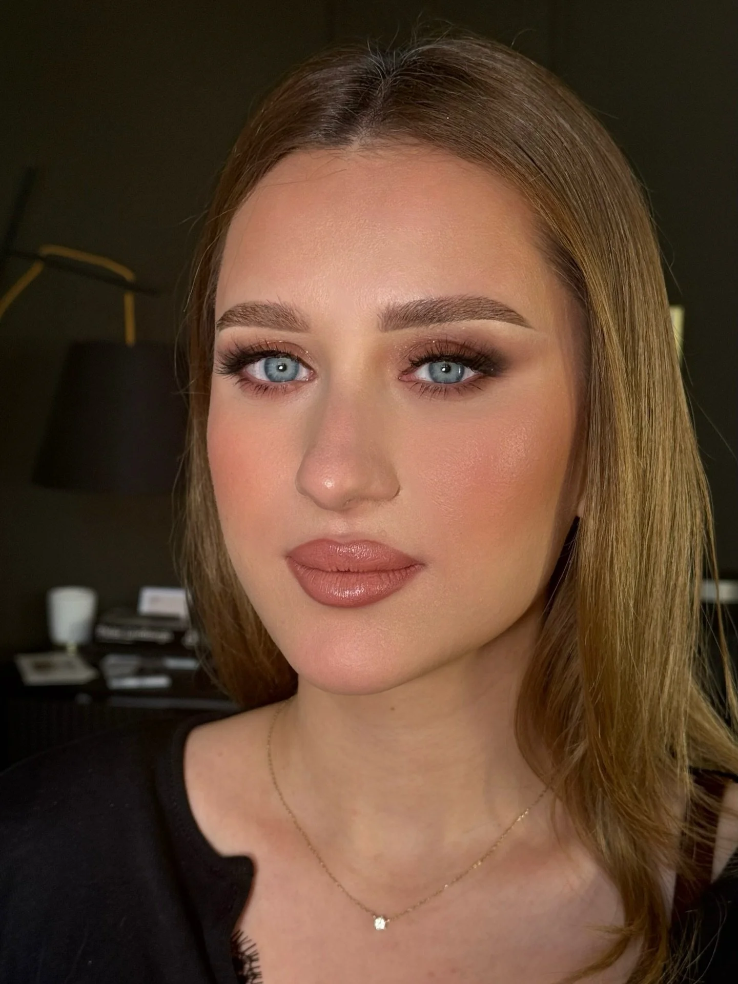 For her scheduled makeup appointment, she chose a full glam makeup look ✨
This is the final result 🤍
I hope you like it! Let me know what you think👇🏼
.
.
.
.
.
.
#makeupappointment #makeupartist #baselmakeupartist #makeupbasel #makeupartistbasel #