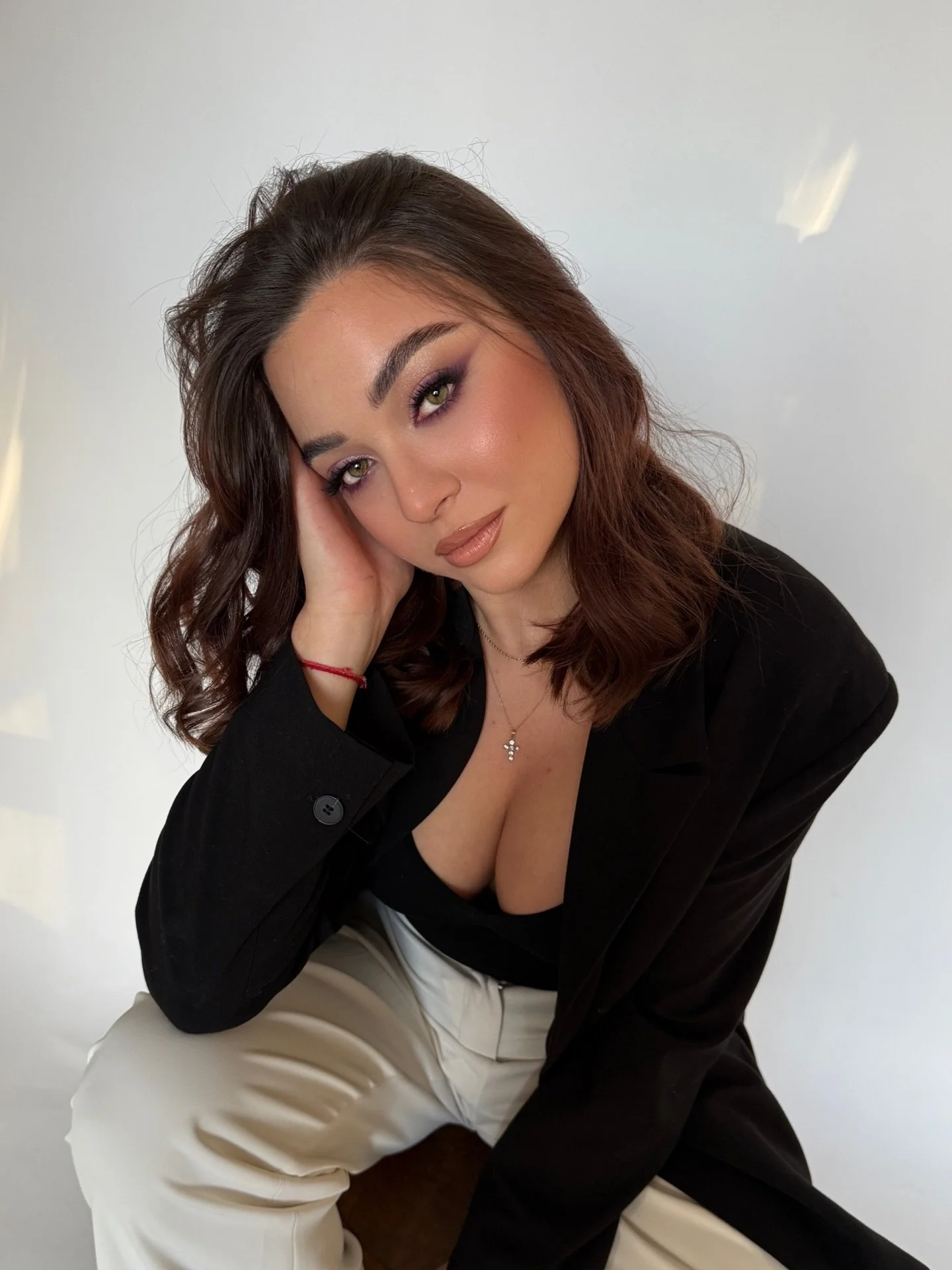 I did purple cat eye for my dear @_serena.10 and I think her green eyes look just stunning with this purple💜
I hope you like it, but let me know what you think🤞
.
.
.
.
.
.
#makeupartist  #baselmakeupartist #makeupartistbasel #makeupartistswitzerla