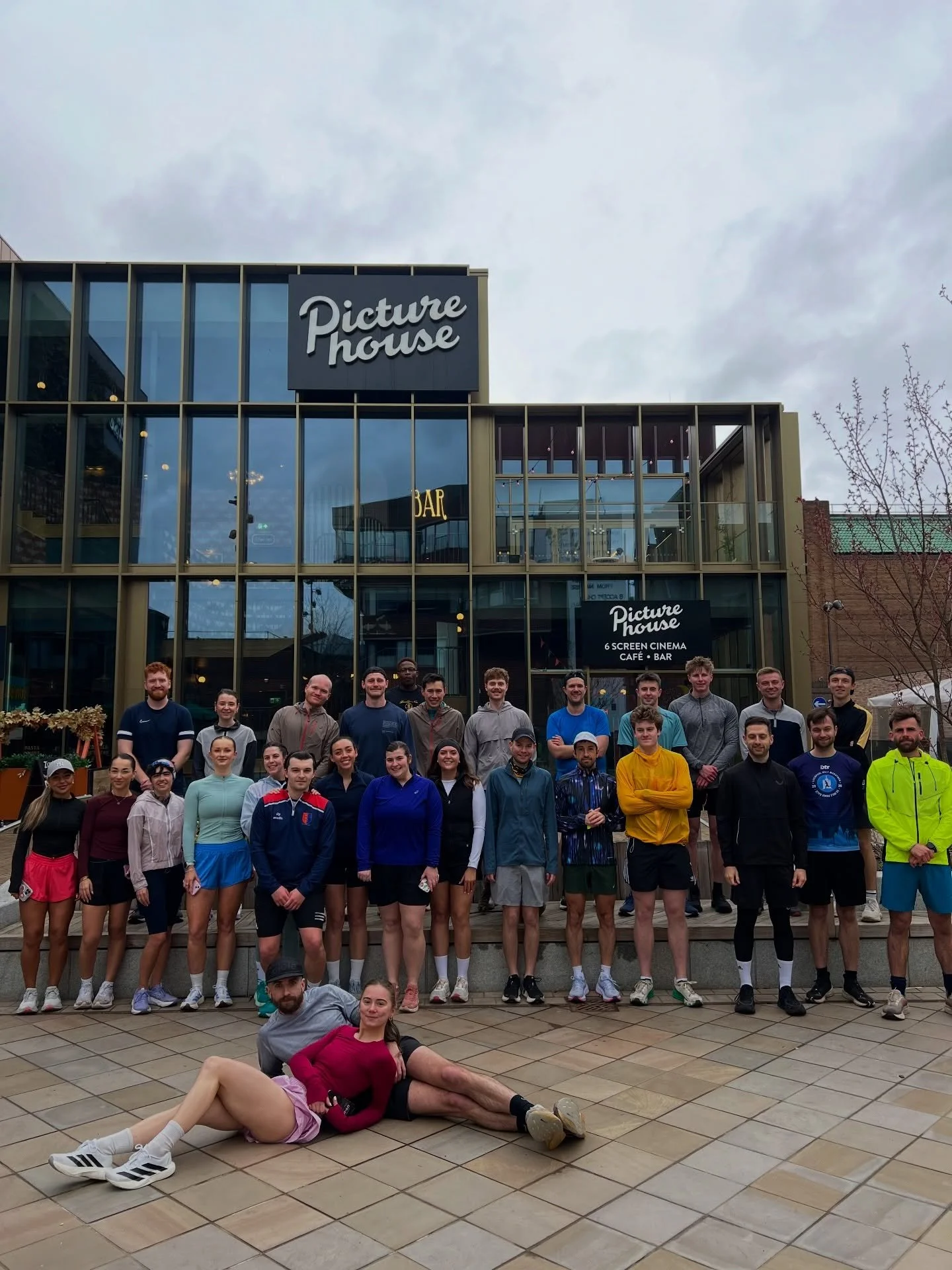 Sunday Runday with the best kind of humans !! 

Always something about a Sunday morning social run which ends the week off nicely 🤗🤗 The love we have for this culture is unmatched xxx 

Cya Thursday gang have a looovely week !! 
#runclubinchester #