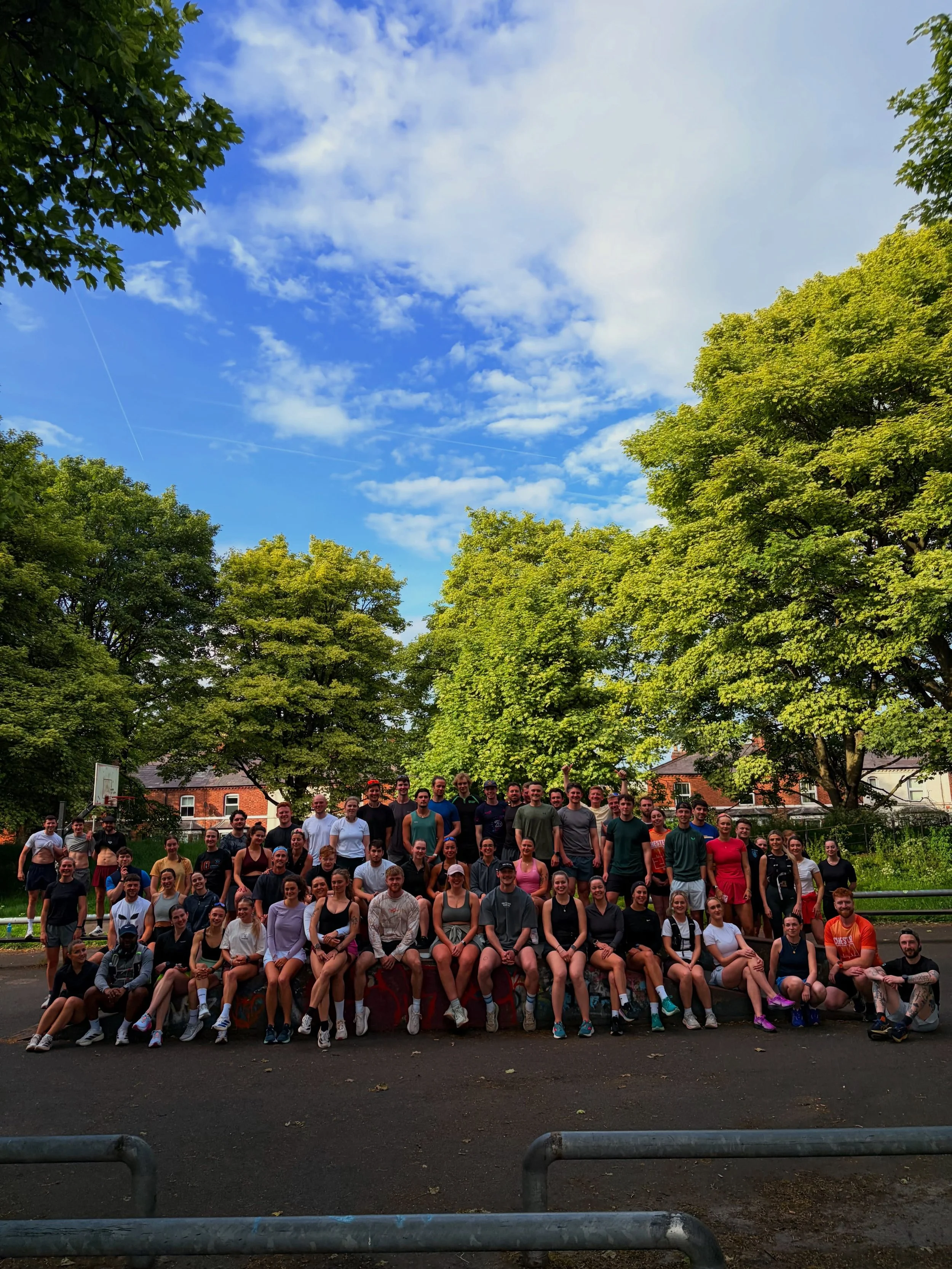 Thursday run around town 🪩

A bit too warm to be running in the evening but that didn&rsquo;t put 72 hotties off coming 🩵🩵

Bring on the summaaaaaaa 
#runclubinchester #chesterrunclub #runclub #chestercitycentre #running