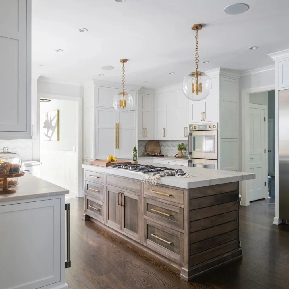 When the weather keeps you home, a fresh and functional kitchen makes all the difference. Designed for snowy days and slow moments ❄️

📸: @kpnphoto