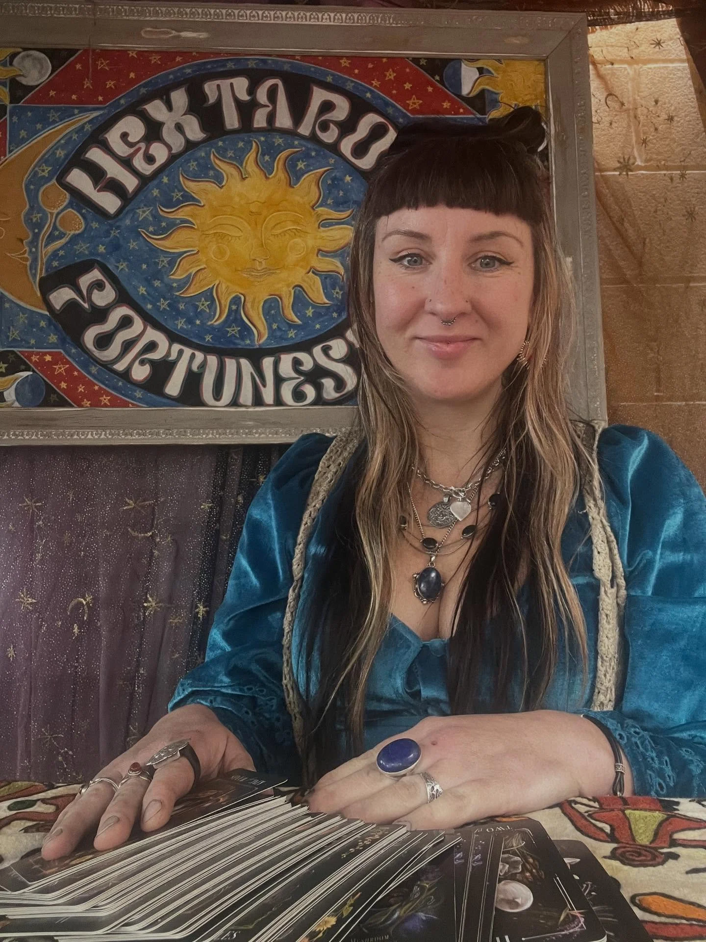 @handofgloryproject all day today offering tarot, palm and astrology readings.
~
Big shout out to @silvia.ultimateskin for her contribution to leeds and working so hard work creating this community. 
~
Shout out to @bojanglesbazar who can&rsquo;t mak