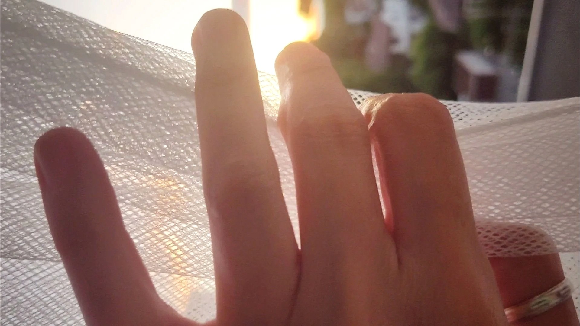 🎶 👐 🫧 Life, My Fingers, and the Rain