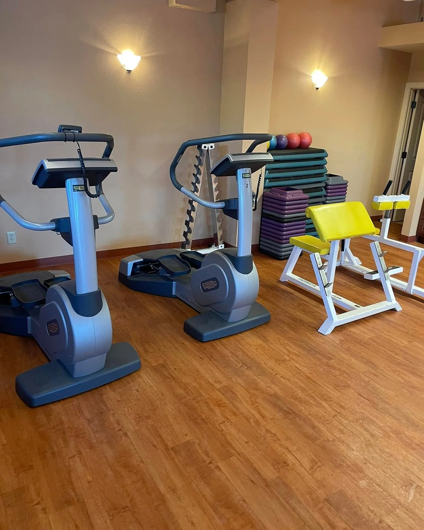 SALE! Indoor non-yard yard sale happening tomorrow Saturday Feb 1st from 9a-1p. Exercise equipment, lockers, mirrors, and a tons of other stuff. Stop by and say hi!

819 W Kent Ave in Missoula

#Missoula #montana #Yardsale #garagesale #missoulamidtow