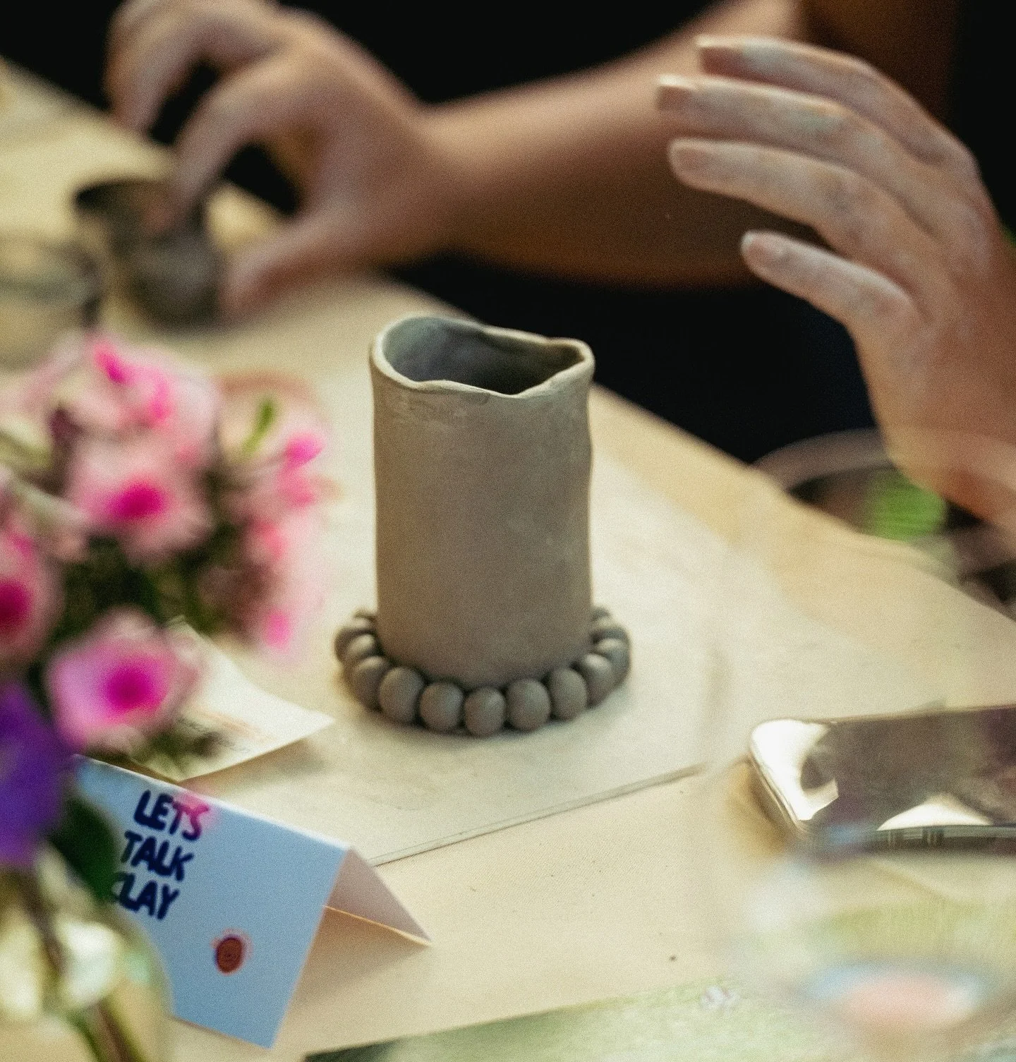 clay session of my dreams🔮🔮🔮🔮
for this session, i created a set of cards for everyone to pick blindly, each inspired by the artist&rsquo;s way. the cards guided people to explore themes like emotional clay, intuition with clay, dialogue with clay