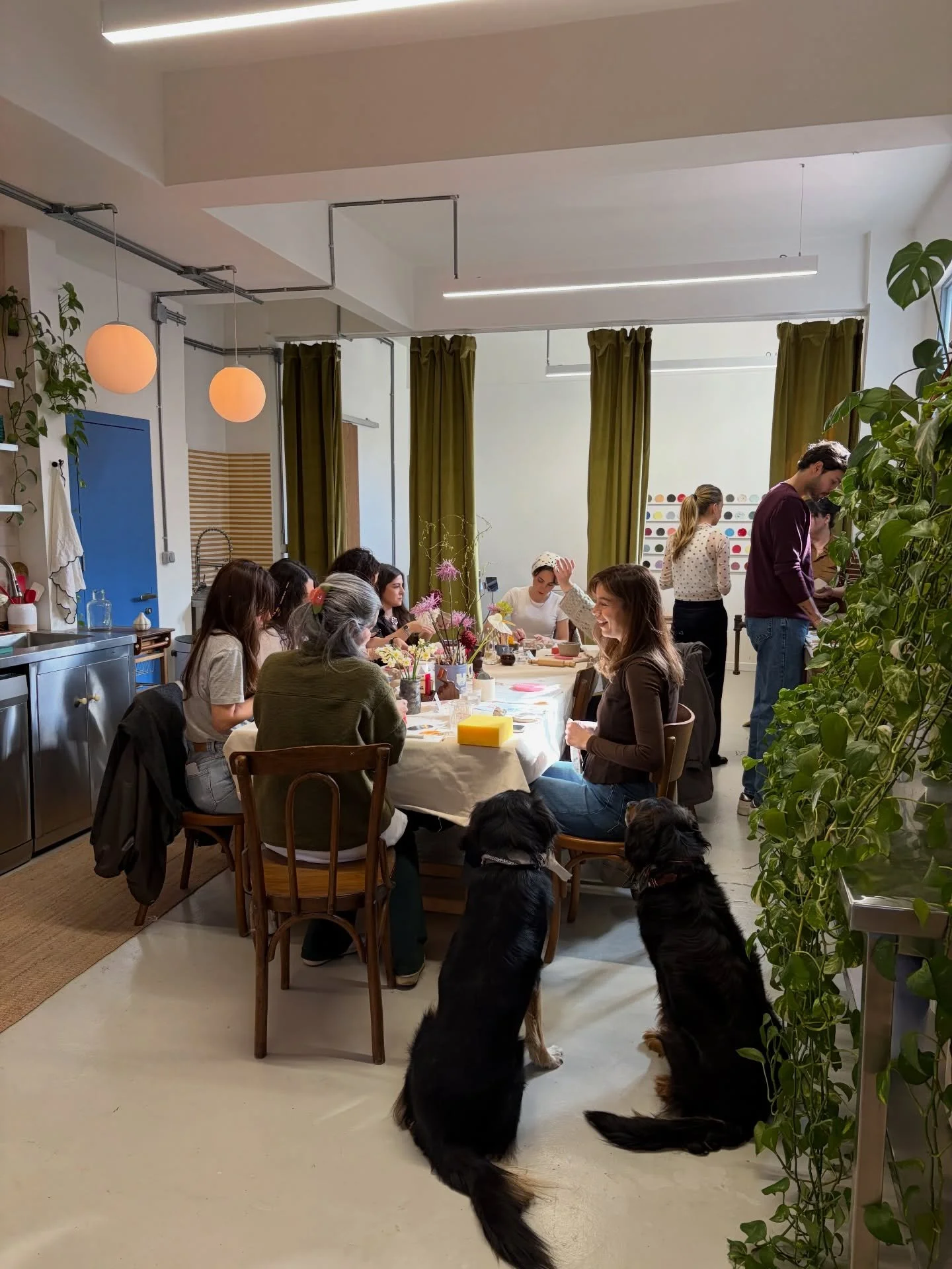 another beautiful event in istanbul with my dearest @sitsstudio 💛💛 always a pleasure to be back and work with you!!

this one was extra special for women&rsquo;s day, we created the most beautiful ikebana flower vases with clay and connected over t