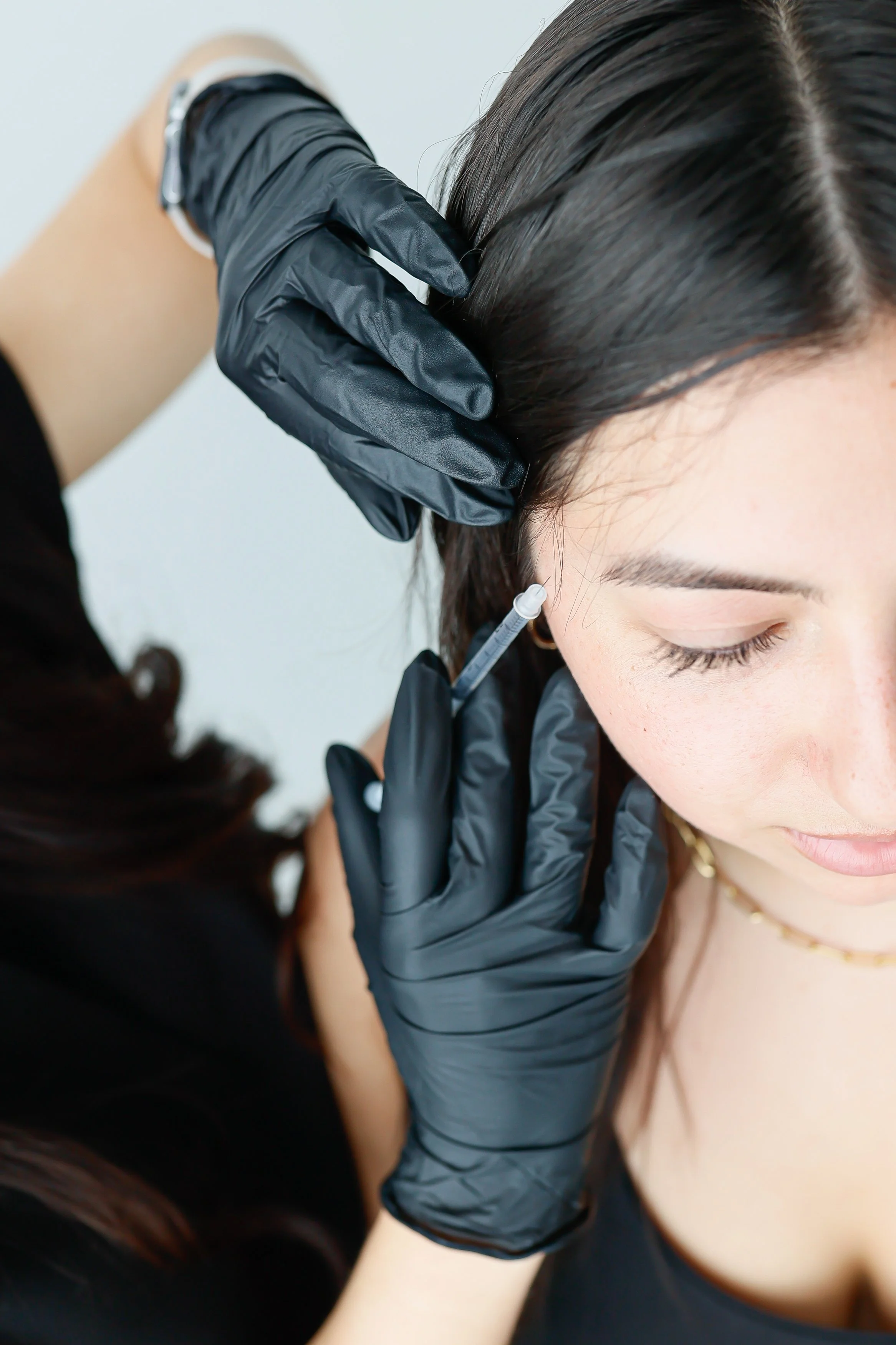 woman receives injectable treatment in st catharines at contour medical