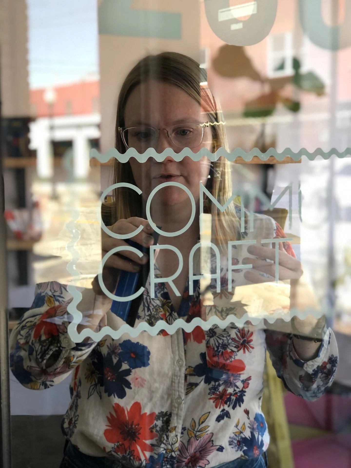 Celebrating the extraordinary women who contribute their amazing talents to make Community Craft everything it is!! ✨ 

@laurelandmarie 
@bifftastica 
@owlanddrum 
@eburkmartin 
@prettydriedflowersok 
@quiltbag.shop 
@morelfiberarts 
@tulsapinprick 
