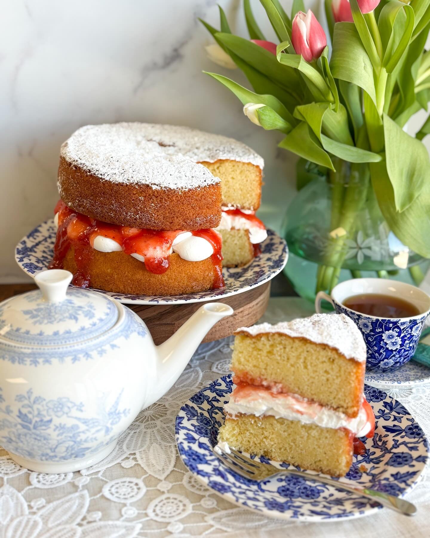 The shop is open today until 4pm! If you placed an order for our June Afternoon tea box, please double check your pickup date. (Friday/Saturday 9-4pm)
.
.
.
📷: Victoria Sponge Cake, available on our website to order www.houseofmarmalade757.com