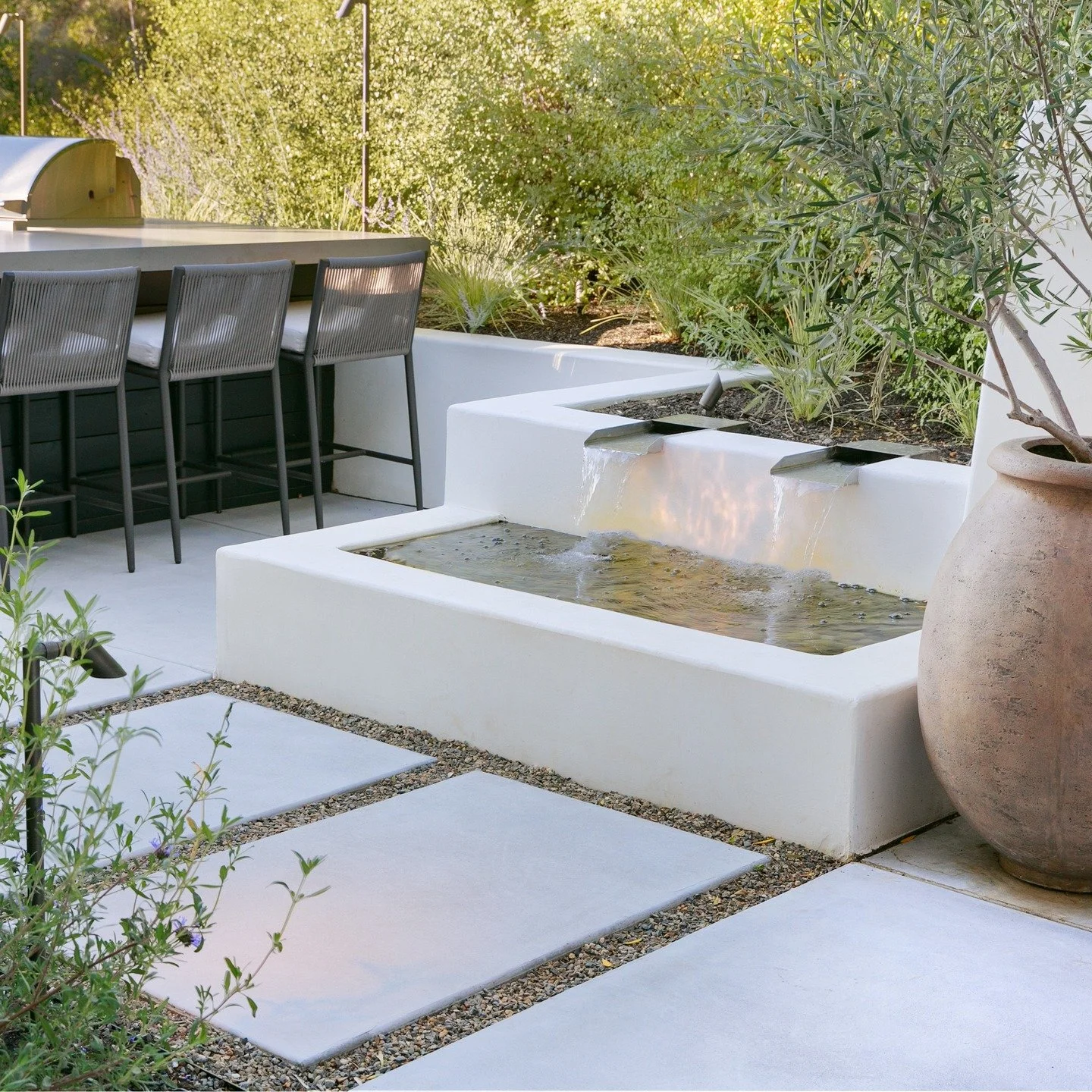 2025 APLD GOLD AWARD 🏆

Designing within constraint often leads to the most intentional beauty. This award&ndash;winning landscape was created for a small, challenging site - a study in simplicity, balance, and livable elegance.

With a light footpr