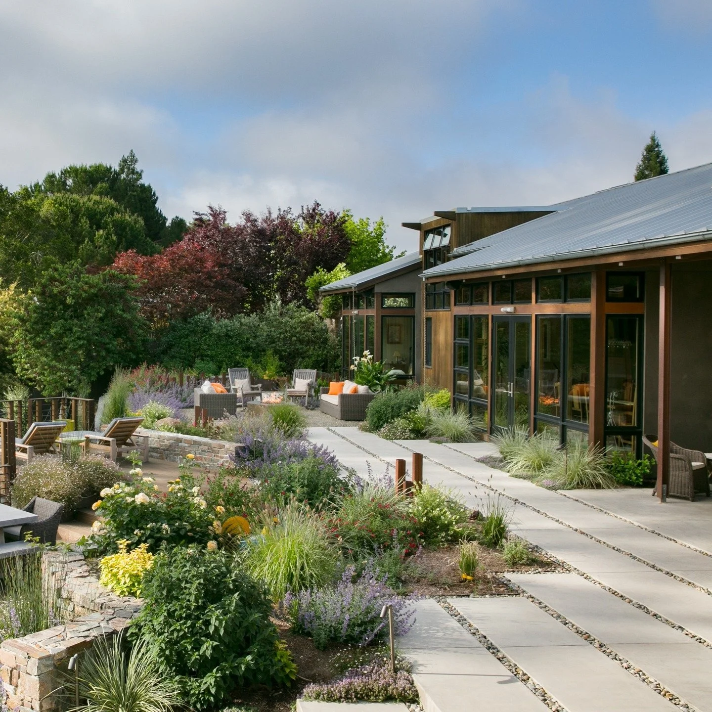 Proud to share this project as a LUXE Red Award submission ✨ VOTE WARFORD! - A seamless dialogue between architecture, landscape, and livability. 

Easy Click in Bio for you to vote.

Grateful for the community that supports our work. If this space s