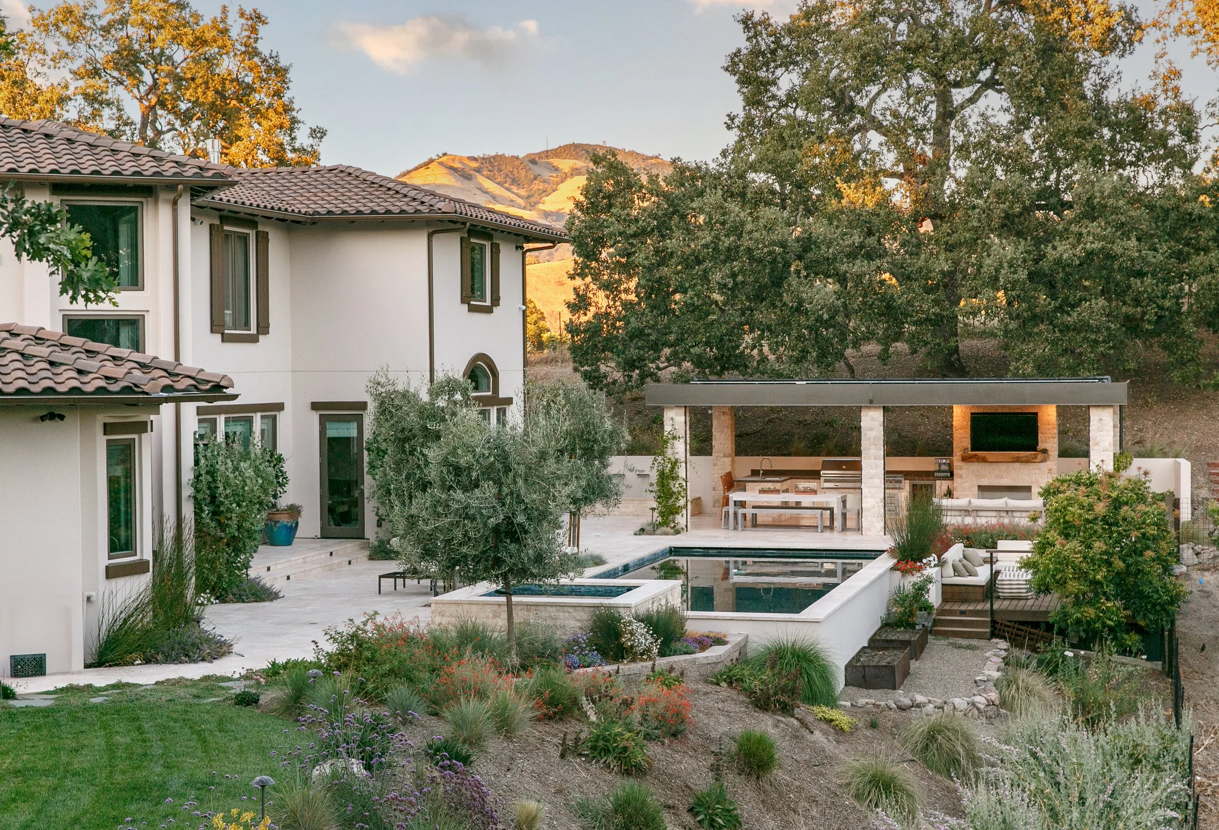 hillside-estate-landscape-design-pool-outdoor-living-east-bay3.jpg