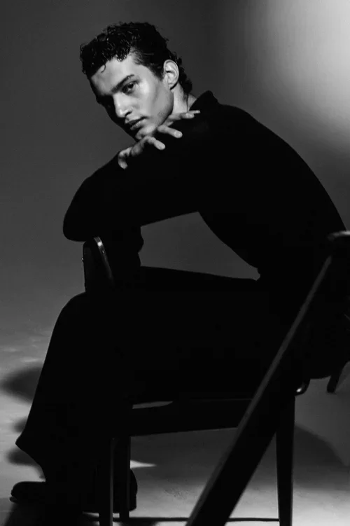 LEADING MAN