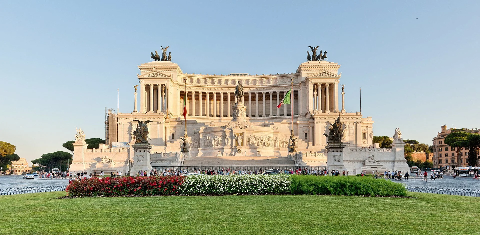 Piazza_Venezia_-_Il_Vittoriano.jpg