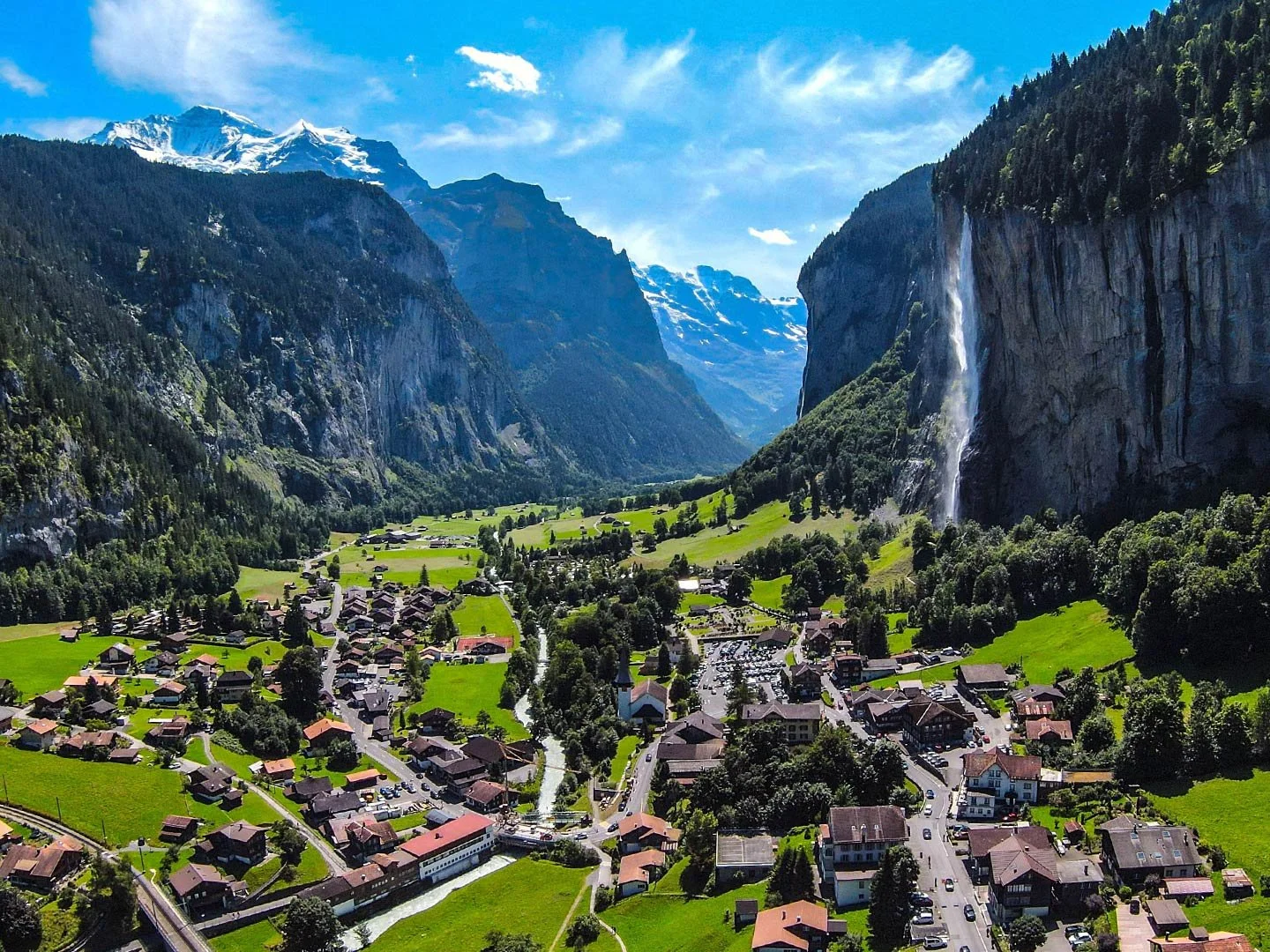 6739c82d23ccce53891c81f4_Dolina-lauterbrunnen-aka-rivendell.jpg