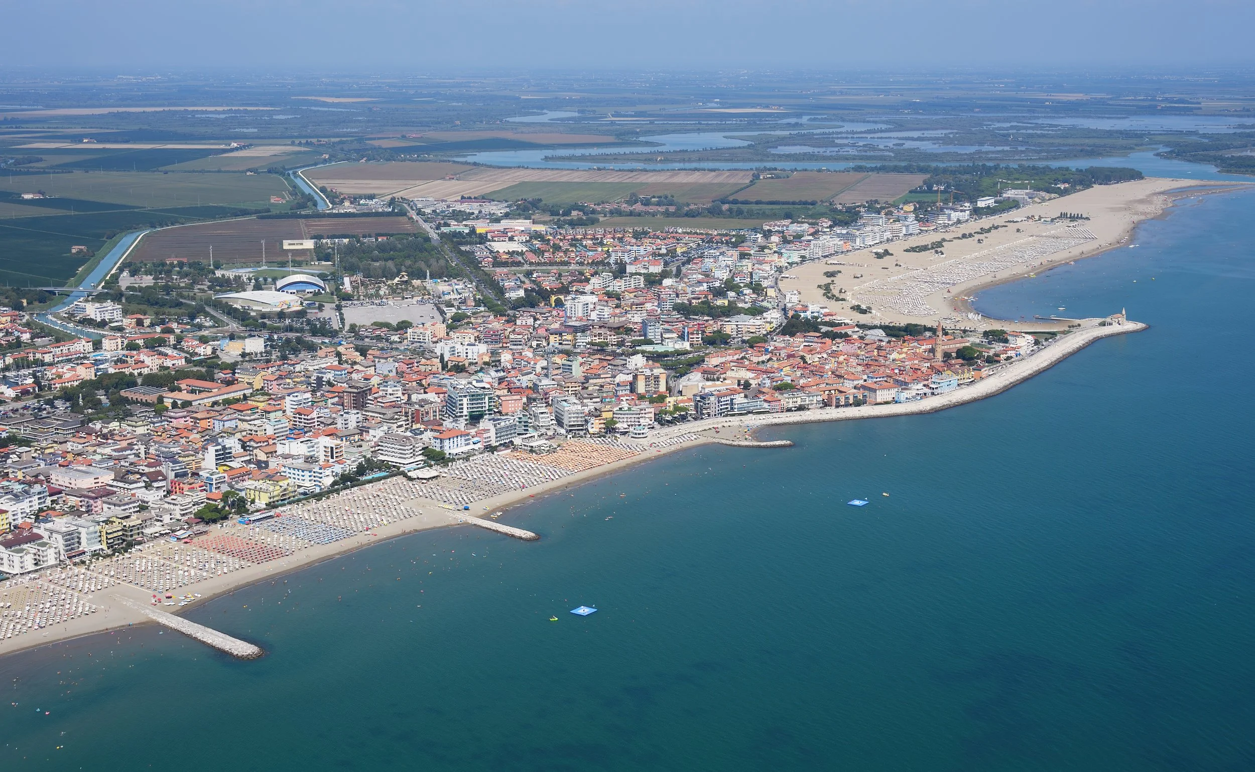 Aerial_image_of_Caorle_(view_from_the_southwest).jpg