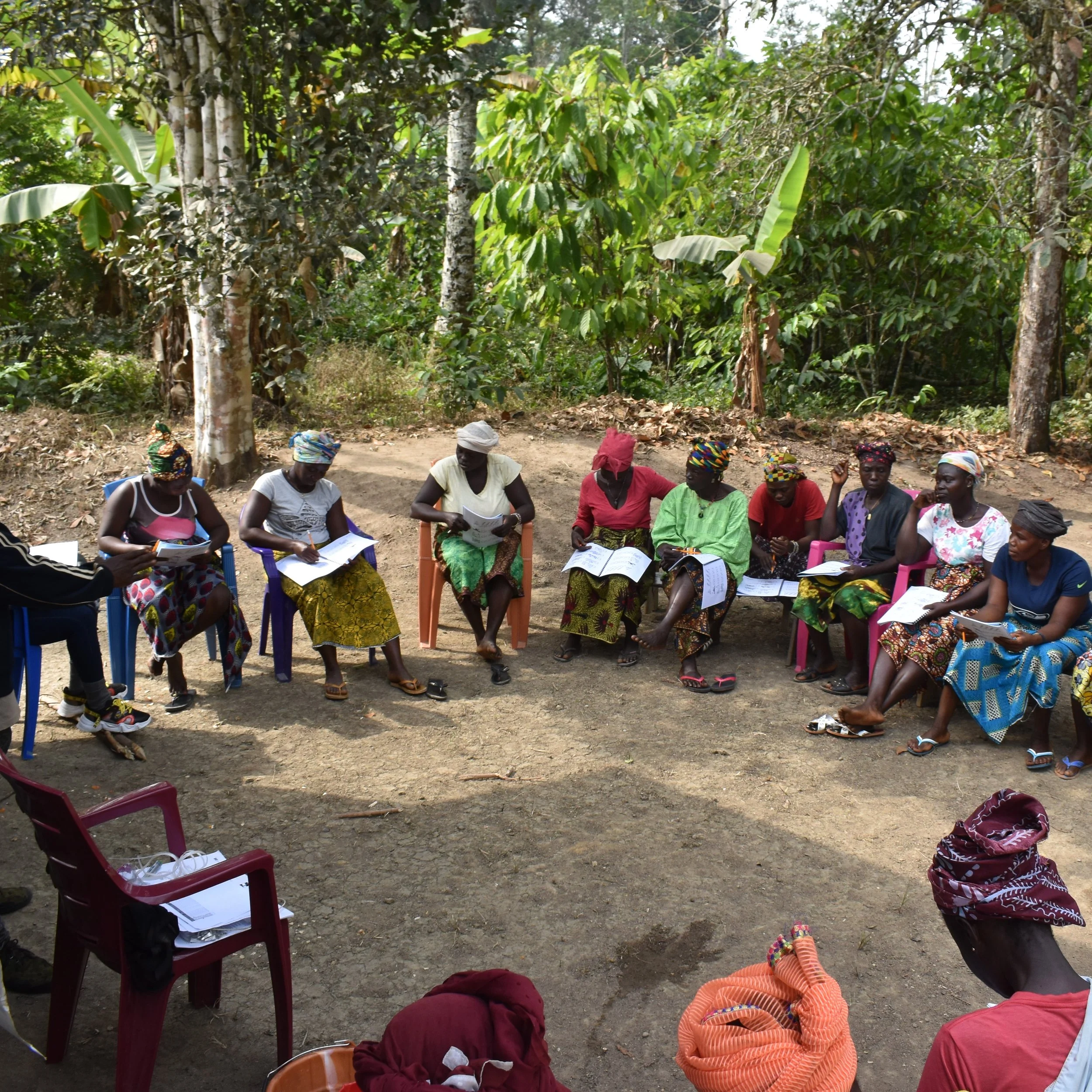 7-2-2022 Kodibu NOW The facilitor teaching the participants on how to shade or collect in the Box.jpg