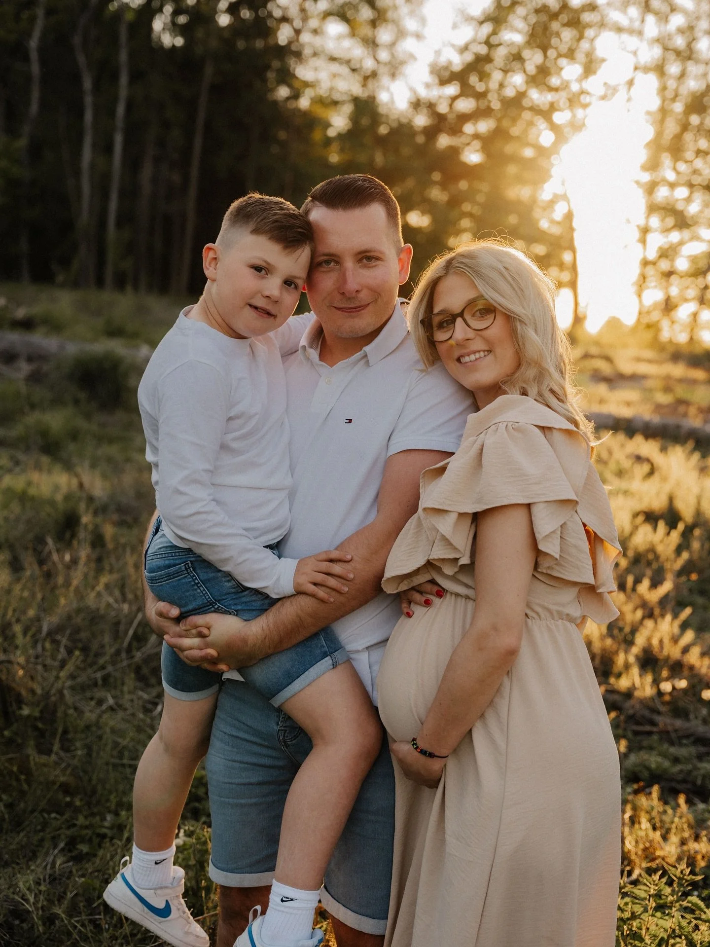 ✨ Familienzeit ist Herzenszeit ✨
Ein Familienshooting bedeutet nicht nur sch&ouml;ne Bilder, sondern auch Erinnerungen, die f&uuml;r immer bleiben. 💛
Echte Emotionen, Lachen, N&auml;he &ndash; genau das macht diese Momente so besonders.

📸 Wenn auc