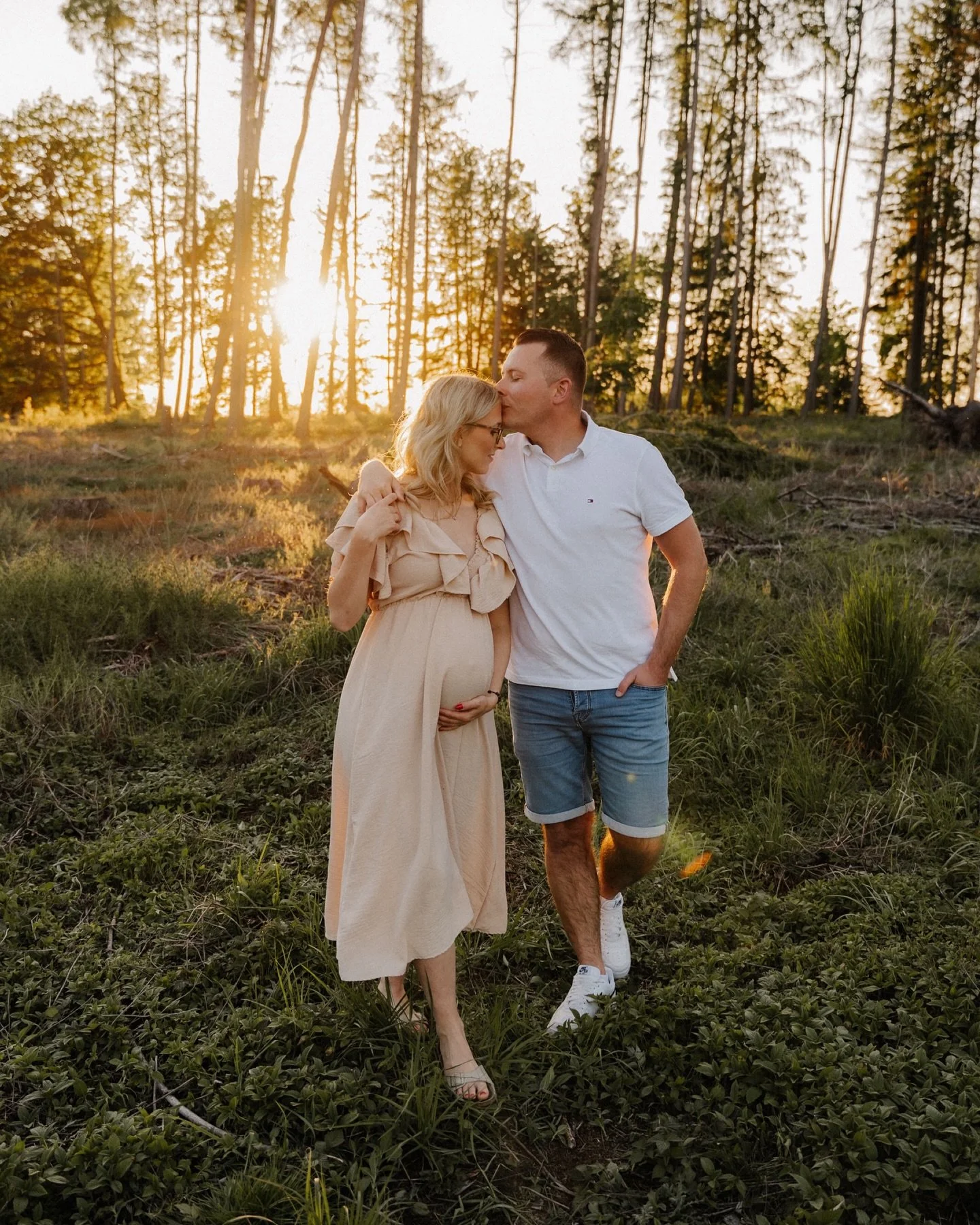 ✨ Die Vorfreude w&auml;chst, genau wie unser kleines Wunder ✨
Ein Babybauch voller Liebe, besch&uuml;tzt von den st&auml;rksten H&auml;nden und begleitet von den sch&ouml;nsten Herzen ❤️👶🏼

Diese besonderen Momente als Familie festzuhalten, ist das