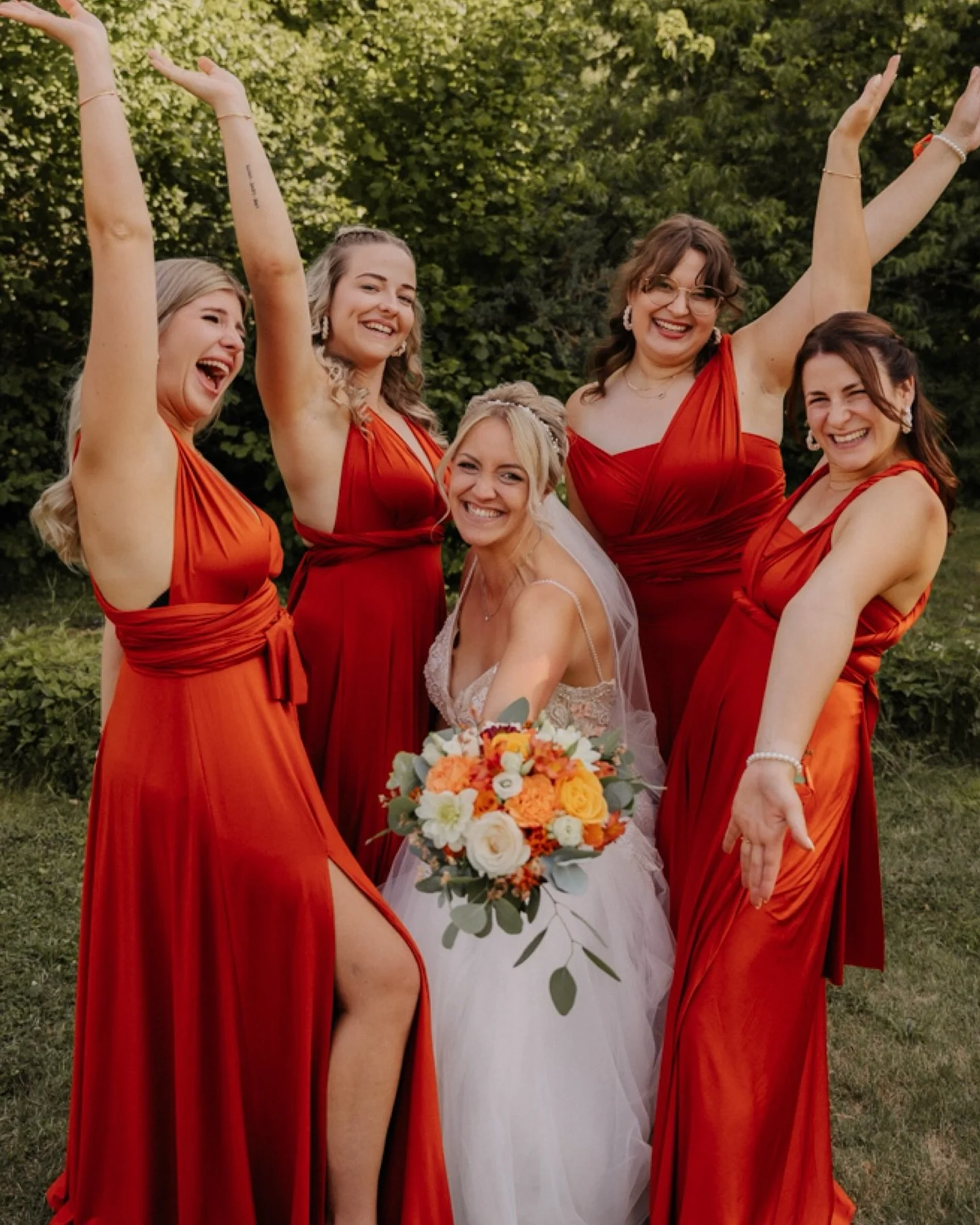 Ein ganz besonderer Moment ✨

Nach der Trauung durfte ich mein Brautpaar in einer wundervollen Atmosph&auml;re fotografisch begleiten. 💍🤍 Mit dabei war auch die Trauzeugen &ndash; voller Freude, Emotionen und strahlender Unterst&uuml;tzung. Genau d