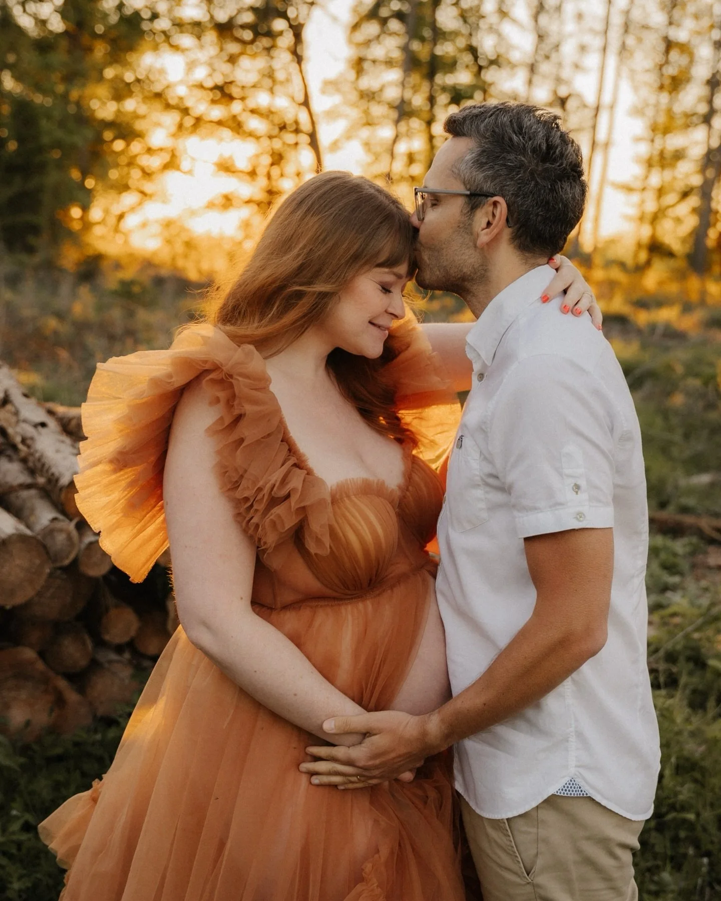 Babybauch, Abendlicht und ganz viel Gef&uuml;hl ✨
Ich bin so dankbar f&uuml;r jedes Shooting und kann es kaum erwarten, wen ich dieses Jahr noch alles kennenlernen &amp; begleiten darf 🧡 Die sch&ouml;nste Reise ist der Beginn der gemeinsamen Familie