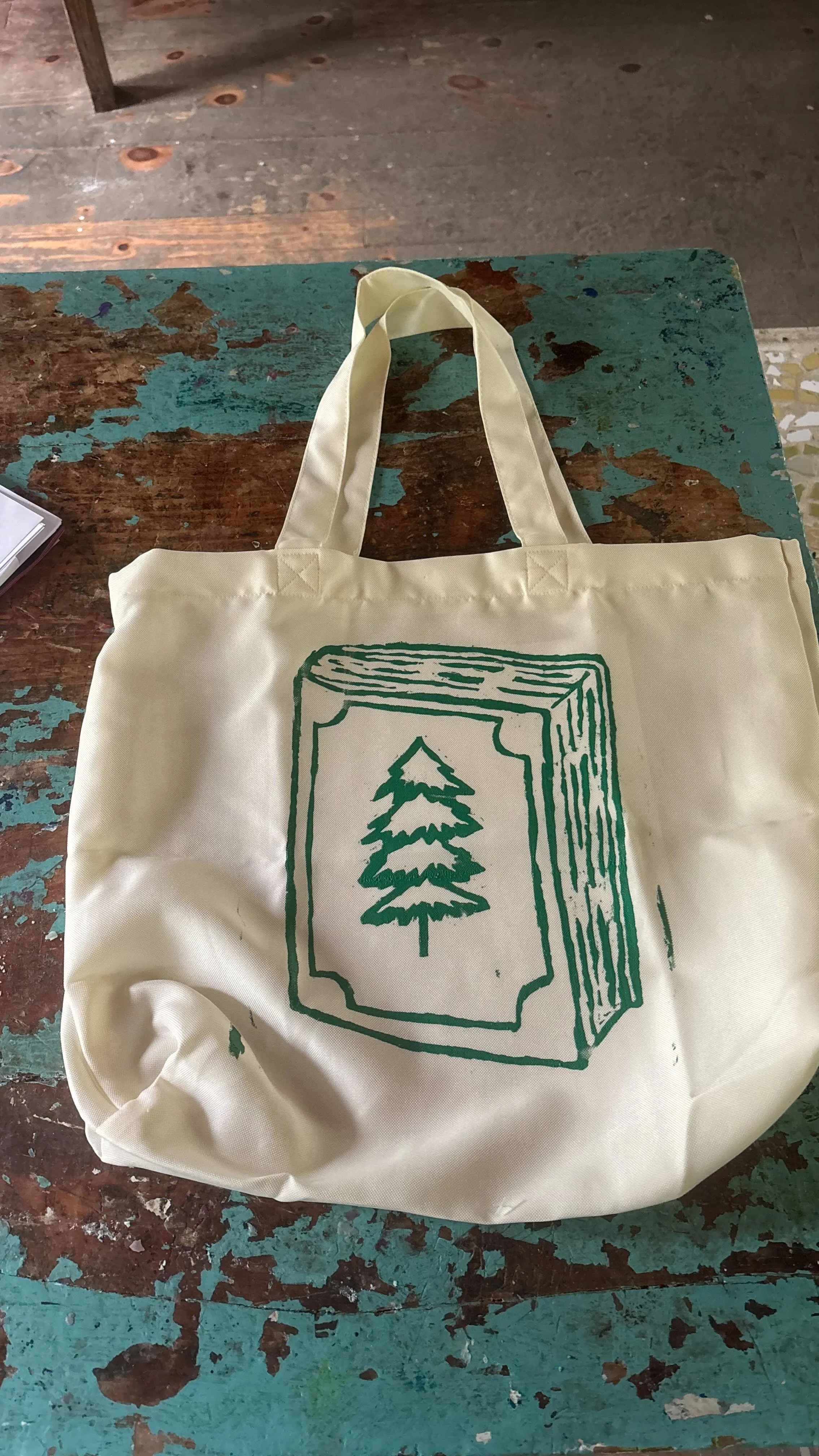 9 days until the Reading Retreat & we can’t wait to see you soon - we’ve already started prepping the goodie bags! 💼🌲📚
Interested in registering for this relaxing and fun weekend? Find the link in our bio 🔗