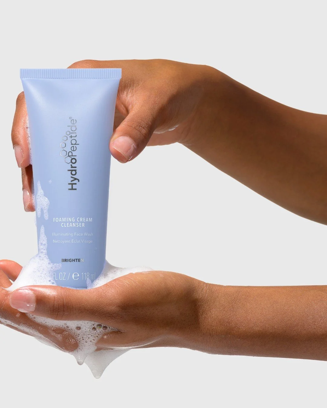 💎 Illuminating Face Wash

✨ A rich, cream-to-velvet cleanser that purifies, brightens, and gently exfoliates in one effortless step. 

✨ Fortifying peptides, rice powder, and advanced illuminating actives work together to smooth skin texture, refine