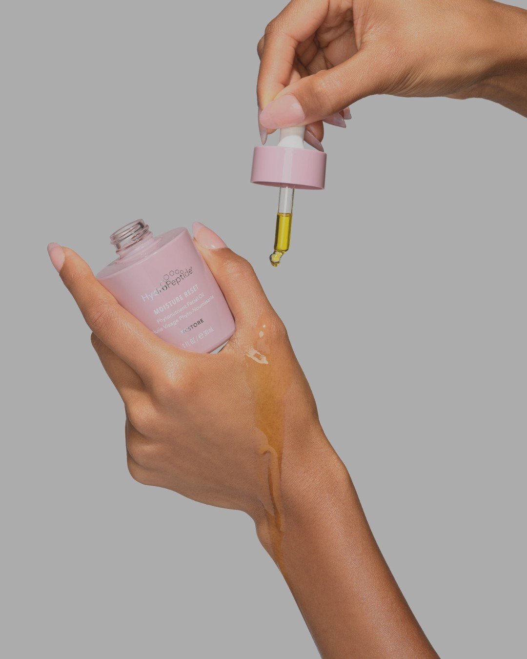 If your skin still feels tight or dry after moisturizer, this is what you&rsquo;re missing.

💧 The HydroPeptide Moisture Reset Phytonutrient Facial Oil features an antioxidant-rich blend of 12 precious oils designed to deeply condition and nourish t