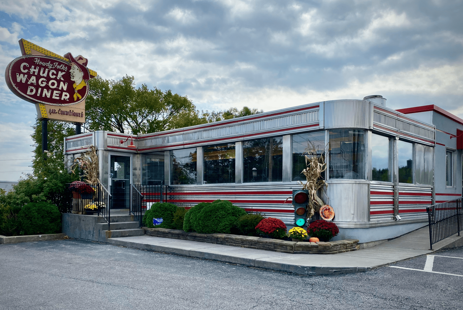 Champaign's Chuckwagon and Elite Diner in good hands
