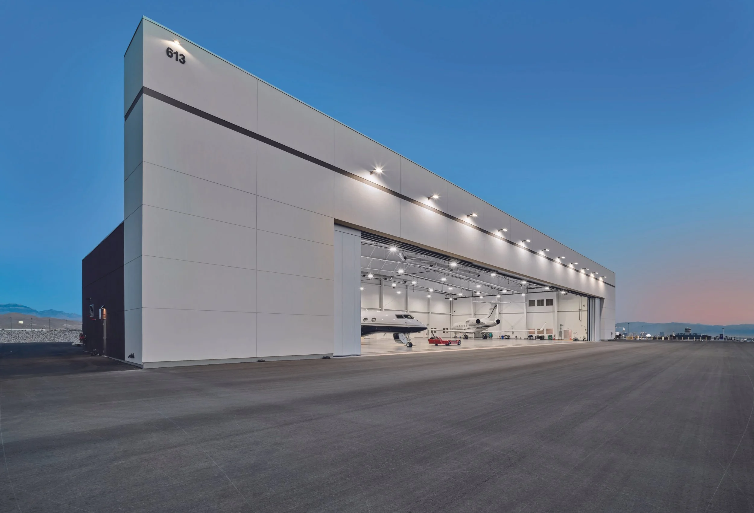 076_10105_000_Rocky_Mountain_Aviation_Hangar_N23_press.jpg