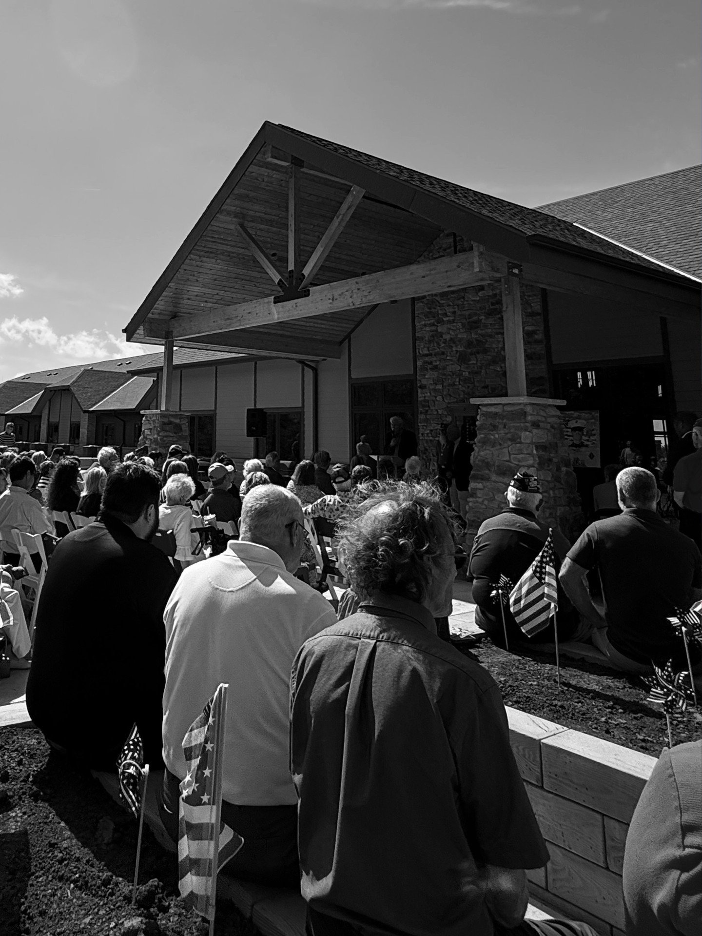 @dunhamhouseorg has opened in Omaha, Nebraska. 

Designed for veterans living with severe combat-related injuries, the residence provides community, dignity, support, and a place to call home. 

LEO A DALY specified interior finishes throughout the r