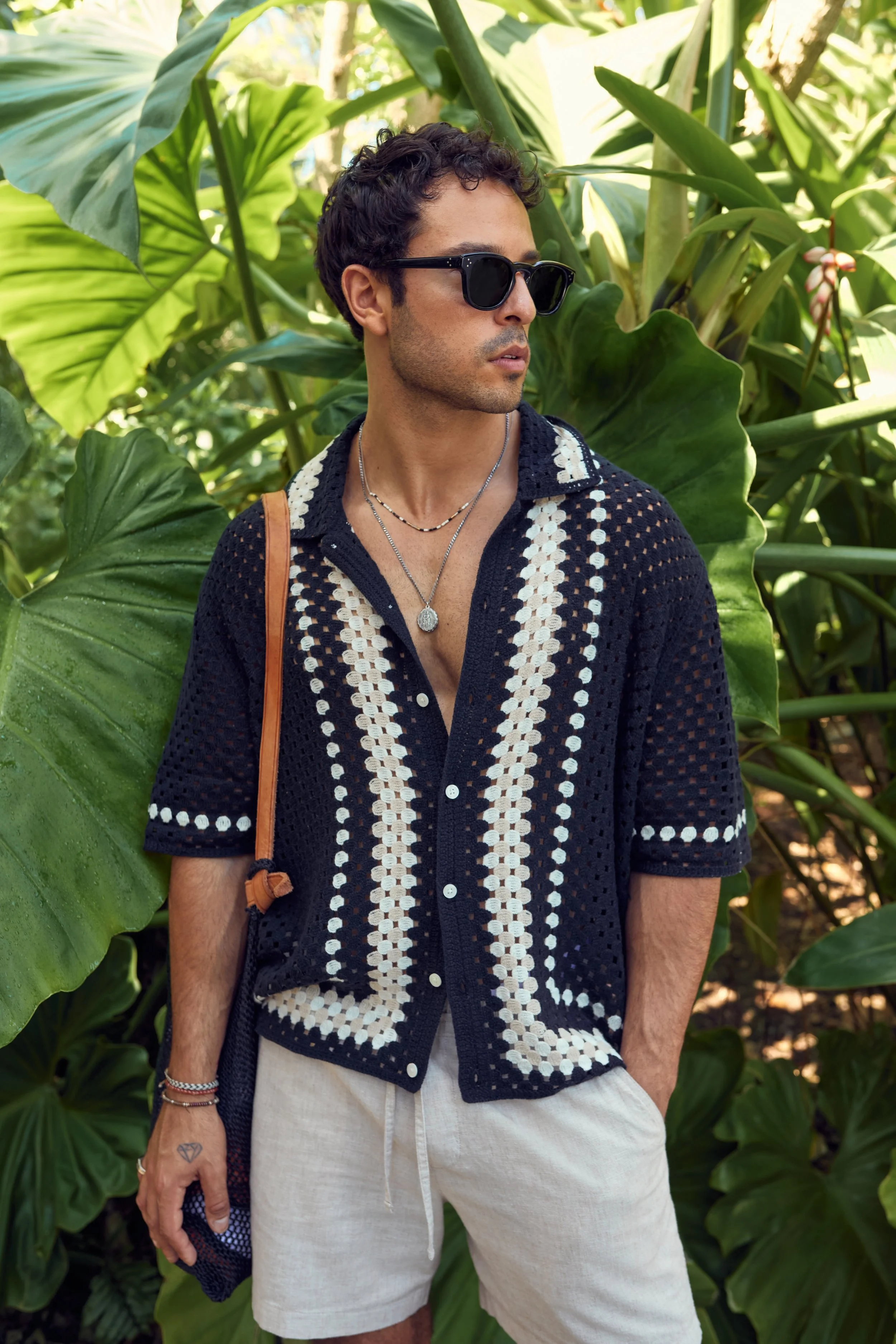 ANF_SUMMER_2_2024_CAMPAIGN_SUMMER_OUTFITTING_MENS_D2_LOOK1_0290.jpeg