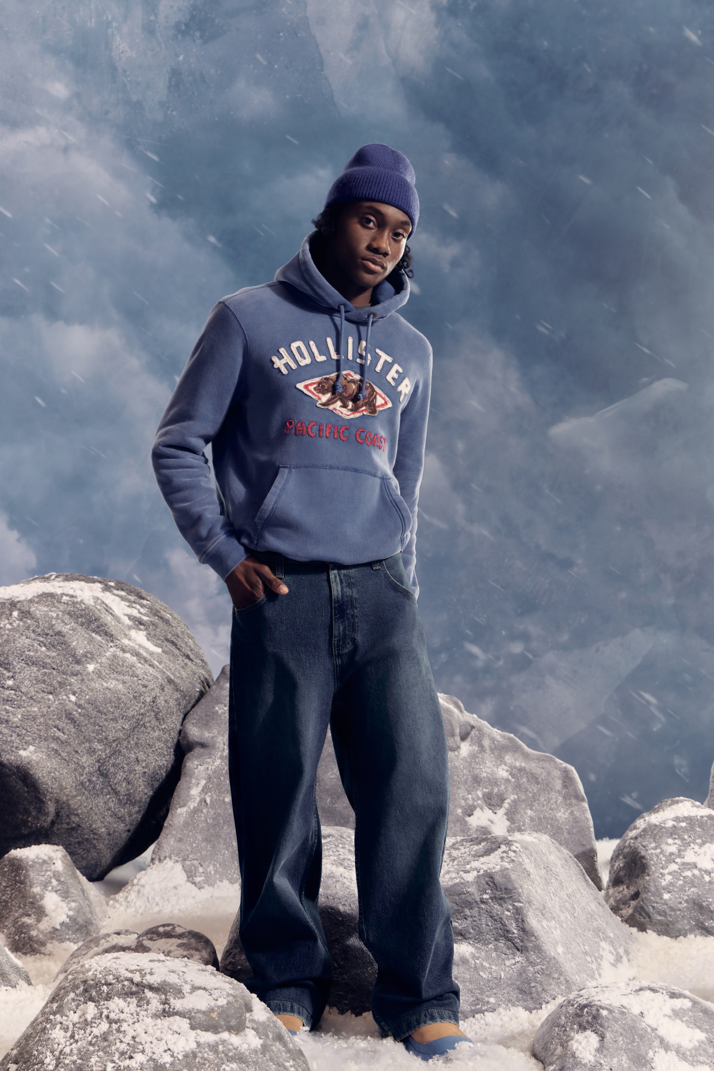 HOLLISTER_2025_HOL2_TUNDRA_NOV_WK_2_MENS_D4_LOOK1_1048.jpeg